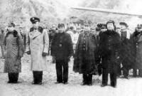 調停中國內戰期間馬歇爾（左二）在延安