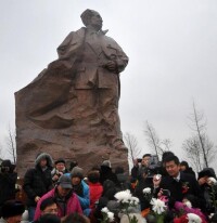 胡耀邦銅像在浙江大陳島揭幕