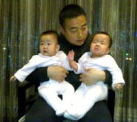 王瑾丈夫與雙胞胎女兒
