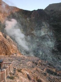 （圖）陽明山國家公園內的小油坑硫磺噴氣