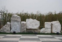 江蘇興化郭琦（右一）等三位棋手的浮雕