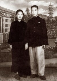 前身南嶽中學首任校長儲百川伉儷1954留影