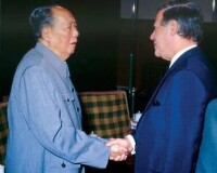 毛澤東（左）與赫爾穆特·施密特（右）會面