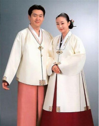 穿著朝鮮族服飾的夫妻