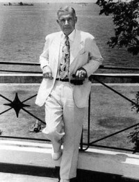 1952年斯普魯恩斯在馬尼拉