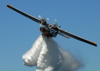 PBY-6A水上飛機洒水滅火