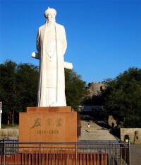 烏魯木齊“一炮成功”紀念公園，左宗棠雕像