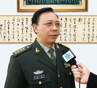 王罡接受中央電視台記者的採訪