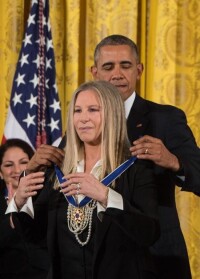 奧巴馬為其頒發總統自由勳章