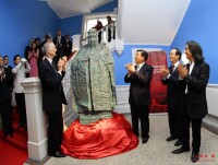 14年6月，劉雲山與丹麥第一副議長哈德共同為《孔子》銅像揭幕