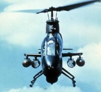 AH-1武裝直升機狹窄的正面可以減小中彈概率