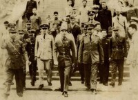 抗戰期間，戴笠陪同蔣介石等檢閱重慶特警班