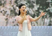 蔡紅虹演唱《緣來是愛》主題曲