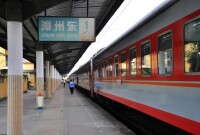 漳州東站列車進站