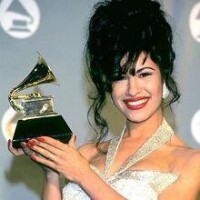 Selena獲得格萊美獎