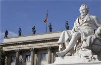 柏林亞歷山大·馮·洪堡紀念碑