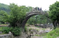 中村[雲南省楚雄市西舍路鄉德波苴村委會下轄村]