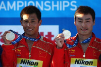 獲得上海世錦賽跳水比賽男雙三米板冠軍