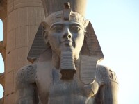 Rameses 石像
