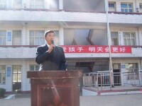 李軍校長在家長會上講話