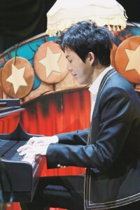 李雲迪演奏鋼琴