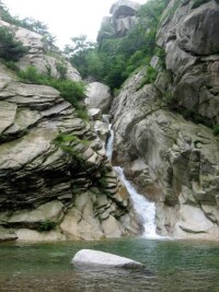 飛龍瀑[青島嶗山飛龍瀑]