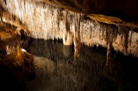喀斯特洞穴中的鐘乳石等沉積物