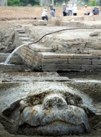 發掘出的古泗州城一角（2012年7月10日攝）