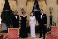 1985年查爾斯王子夫婦與里根夫婦合影