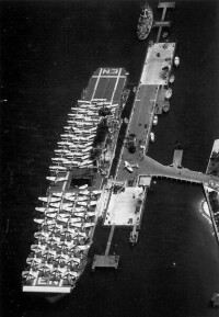 1940年企業號停靠於聖迭戈北島海軍航空站