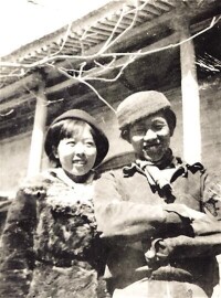 1938年，蕭紅、端木蕻良攝於西安