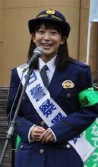 京都府警中京署の一日署長に就任し