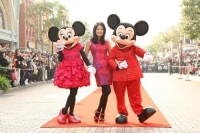 攜手迪士尼公司在上海推出米奇與米妮系列