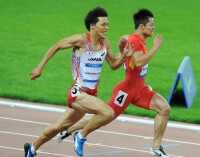 在第五屆東亞運動會上奪得男子100米冠軍