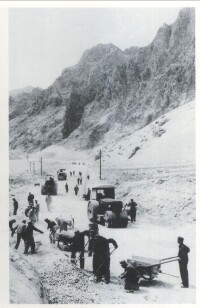基建工程兵某部修築青藏公路