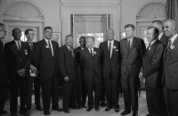 和民權領袖會談，馬丁·路德·金（左五）