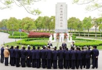 上海海事大學臨港校區內的吳淞商船學校紀念碑