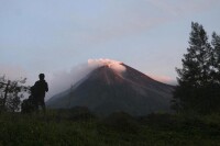 默拉皮火山