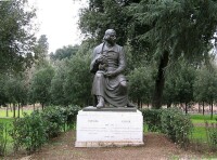 在義大利羅馬的果戈理紀念雕像