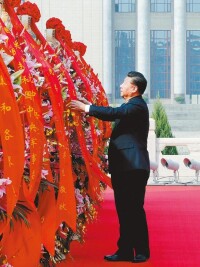 中國國家主席習近平向人民英雄敬獻花籃