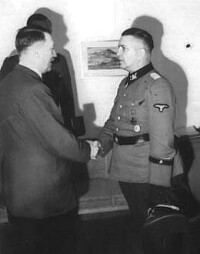 德米揚斯克戰役后，艾克受到希特勒的接見