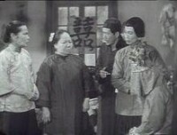 左一為何留韻（1951年電影《范斗》）