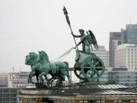勃蘭登堡門勝利女神駟馬戰車雕像