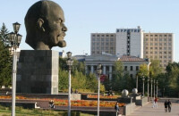 列寧頭像是烏蘭烏德標準建築