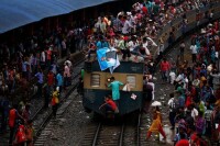 孟加拉國人乘火車返鄉