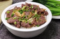 榨菜牛肉粒飯