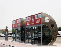 迪拜公交站台內設空調和無線網