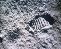 月球的一小步，人類的一大步
