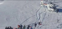 在法國阿爾卑斯山區滑雪時發生事故，頭部撞到岩石，嚴重受創陷入昏迷