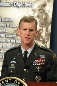 2003年4月，麥克里斯特爾在五角大樓召開關於伊拉克戰爭的簡報會